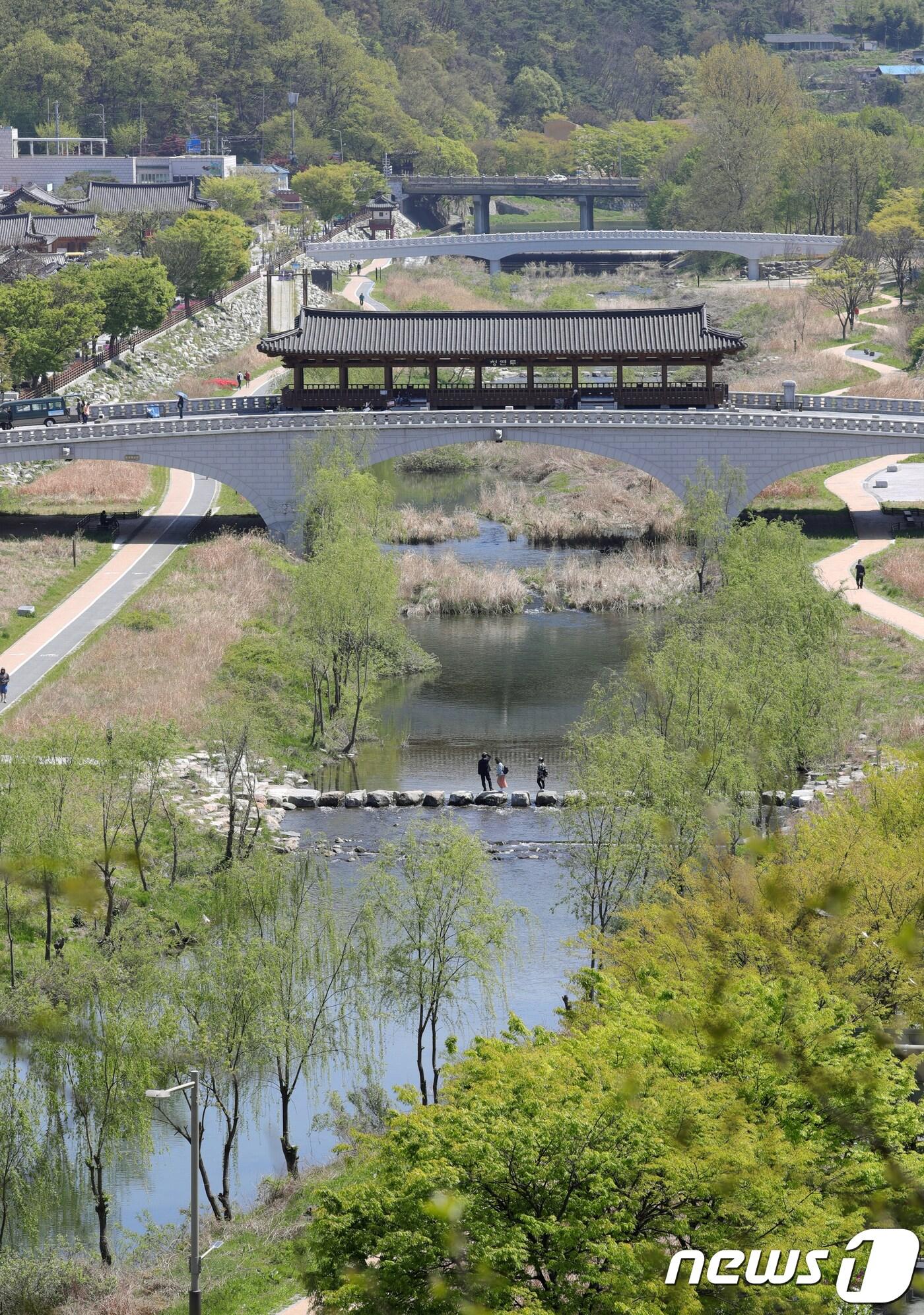 본문 이미지 - 전북 전주시 완산칠봉에서 바라본 남천교와 한옥마을/뉴스1 DB ⓒ News1 