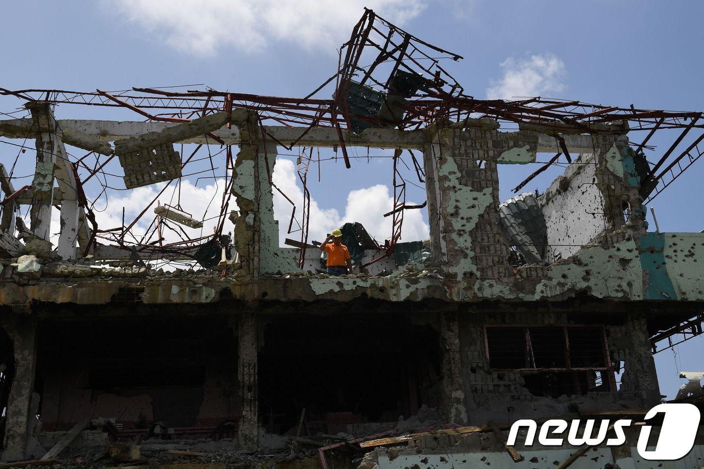 1일 (현지시간) 정부군과 IS 추종 반군의 교전으로 전쟁터가 된 필리핀 민다나오 섬 마라위의 폐허로 변한 모습이 보인다. ⓒ AFP=뉴스1 ⓒ News1 우동명 기자
