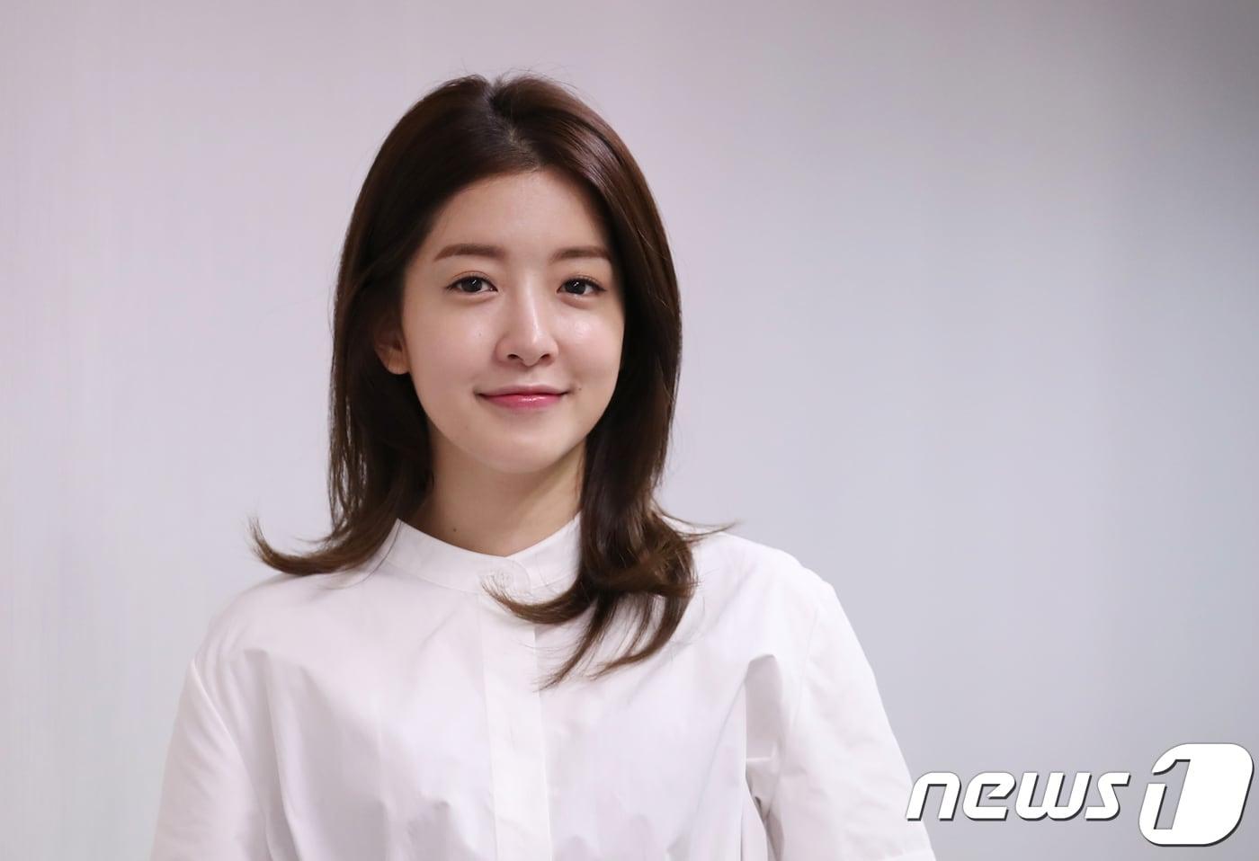 본문 이미지 - 배우 정인선이 23일 서울 종로구 뉴스1 본사에서 인터뷰를 갖고 있다. 정인선은 종영한 JTBC 월화드라마 '으라차차 와이키키'에서 와이키키 게스트하우스에 딸 솔이와 함께 불시착한 분노유발 민폐 싱글맘 한윤아 역을 맡아 열연을 펼쳐 호평을 얻었다.2018.4.23/뉴스1 ⓒ News1 박지혜 기자