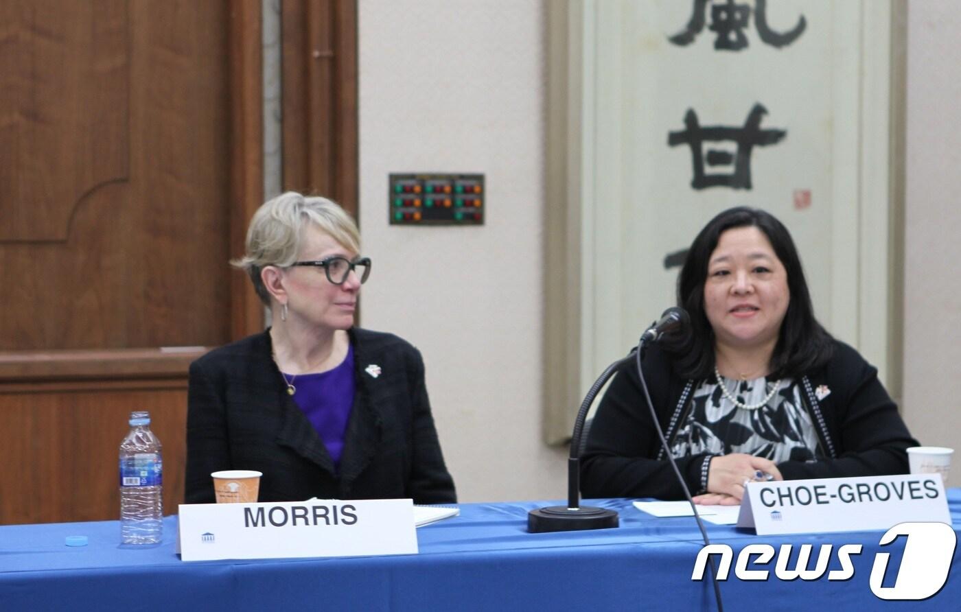 본문 이미지 - 제니퍼 최 그로브스 미국국제통상법원 판사(오른쪽)가 23일 서울 서초동 서울고등법원에서 열린 기자간담회에서 답하고 있다. /사진제공=사법정책연구원 ⓒ News1