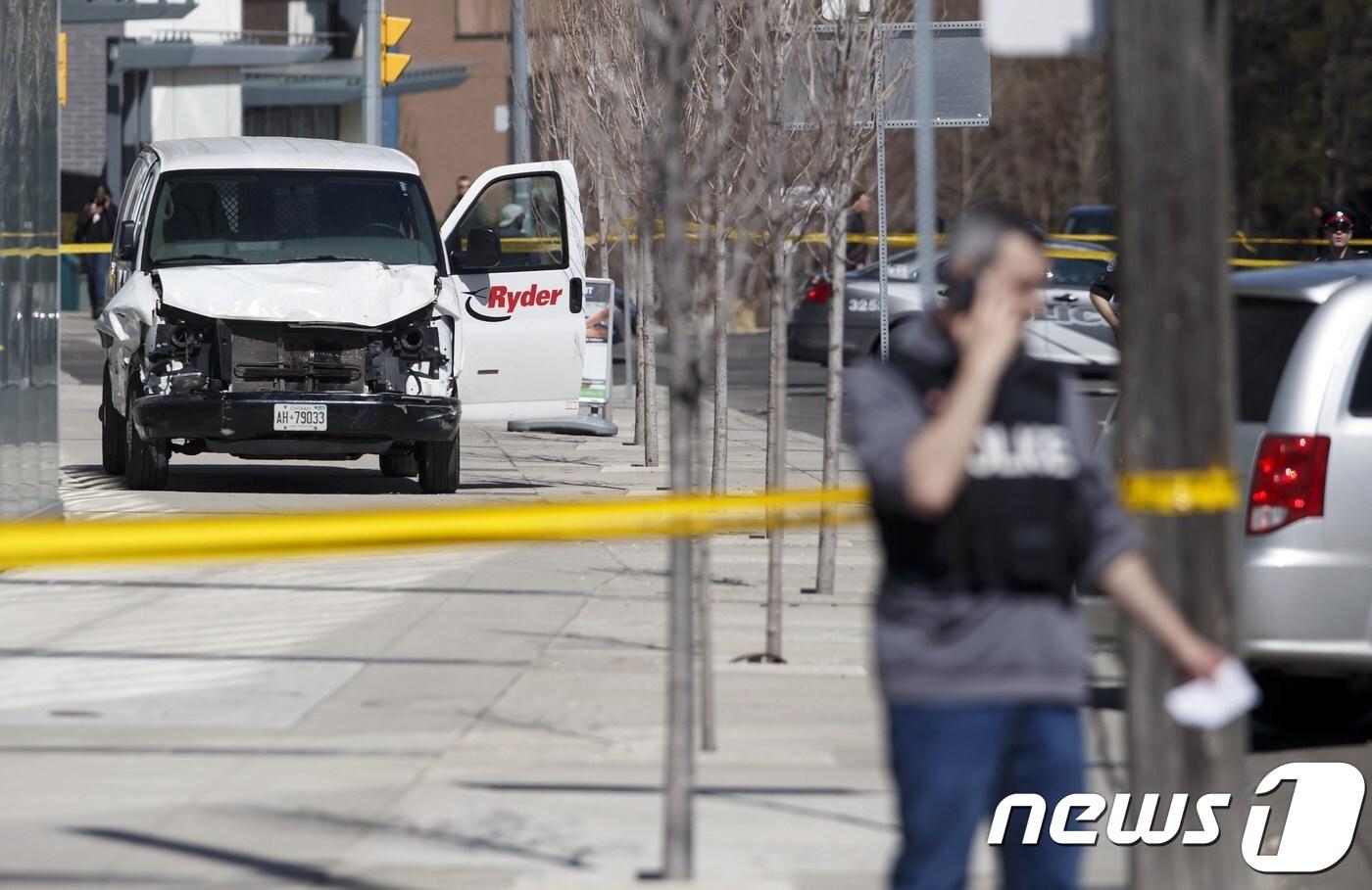알렉 미나시안이 몰던 흰색 승합차. <자료사진> ⓒ AFP=뉴스1