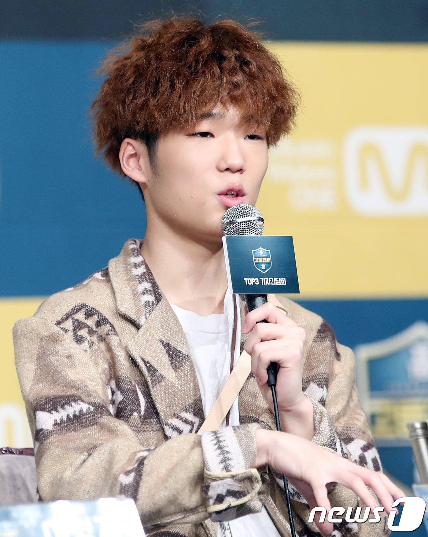 본문 이미지 - 김하온이 24일 오후 서울 영등포 타임스퀘어에서 열린 국내 최초 고교 랩 대항전 Ment ‘고등래퍼2’ TOP3 기자간담회에 참석해 취재진 질문에 답하고 있다. 2018.4.24./뉴스1 ⓒ News1 권현진 기자