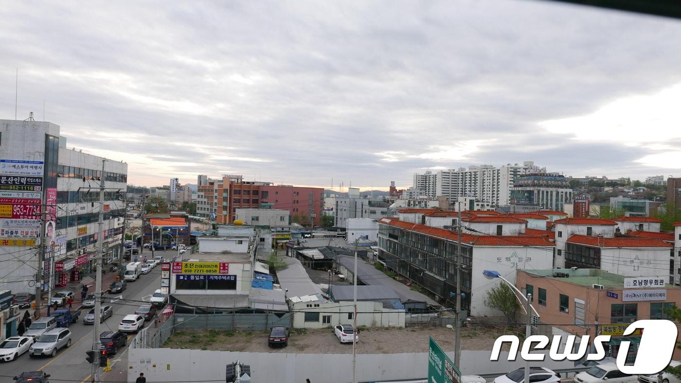 본문 이미지 - 경의중앙선 문산역에서 바라본 경기 파주시 문산읍 전경. 팡화경제특구법 통과로 파주를 비롯한 접경지역 지자체들은 특구 지정에 따른 각종 혜택에 대한 기대감이 높아지고 있다.  ⓒ News1 황덕현 기자