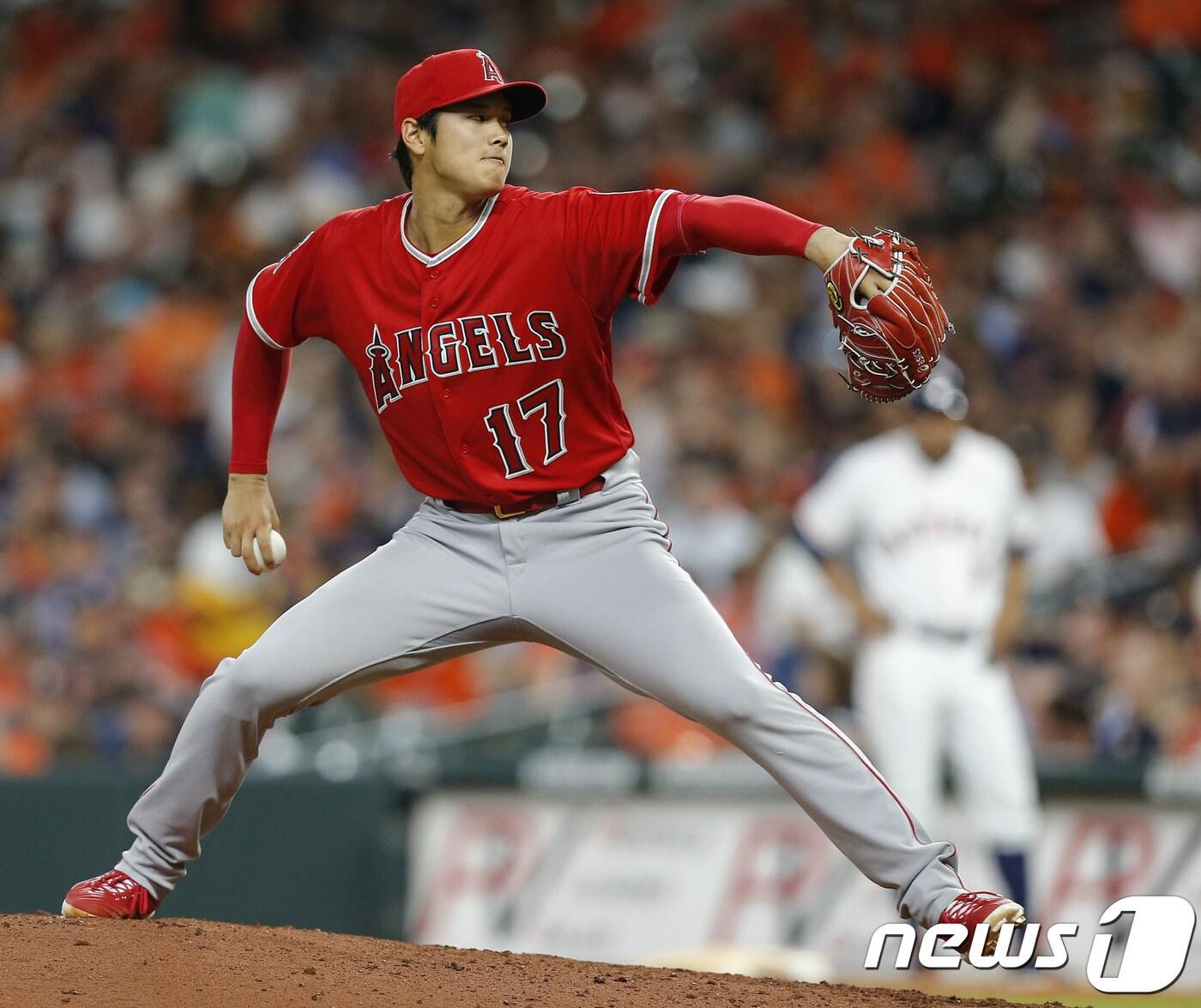 본문 이미지 - 오타니 쇼헤이(일본·23)가 25일(한국시간)미국 텍사스주 휴스턴 미닛메이드 파크에서 열린 2018 메이저리그 휴스턴 애스트로스와의 경기에 선발 등판했다. ⓒ AFP=News1