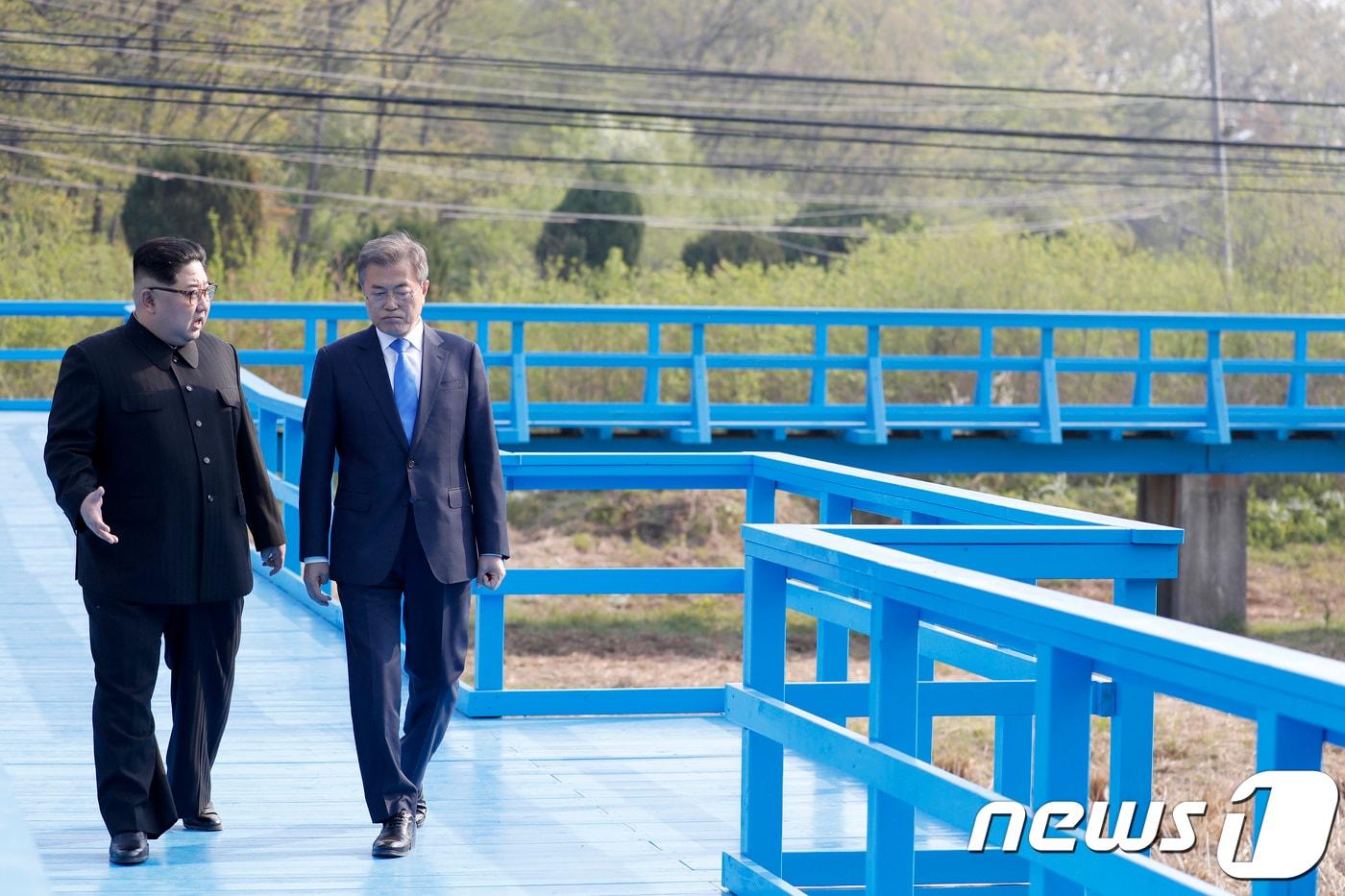 문재인 전 대통령과 김정은 노동당 총비서. 2018.4.27/뉴스1 ⓒ News1 한국공동사진기자단
