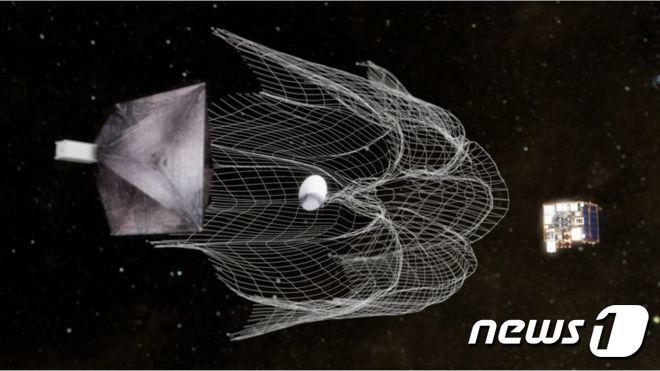 본문 이미지 - 영국 BBC 방송은 우주쓰레기 수거를 위한 실험용 청소 위성을 2일 스페이스 X 로켓에 탑재해 발사했다고 밝혔다. 사진은 청소 위성이 우주쓰레기를 수거하는 상상도. (영국 BBC 홈페이지 캡쳐) 2018.4.3/뉴스1 ⓒ News1 성동훈 기자