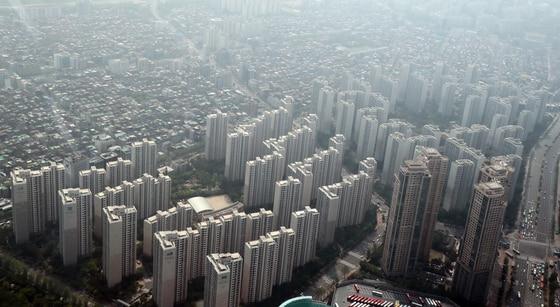 본문 이미지 - 서울시내 아파트 단지. 2018.4.30/뉴스1 ⓒ News1 황기선 기자