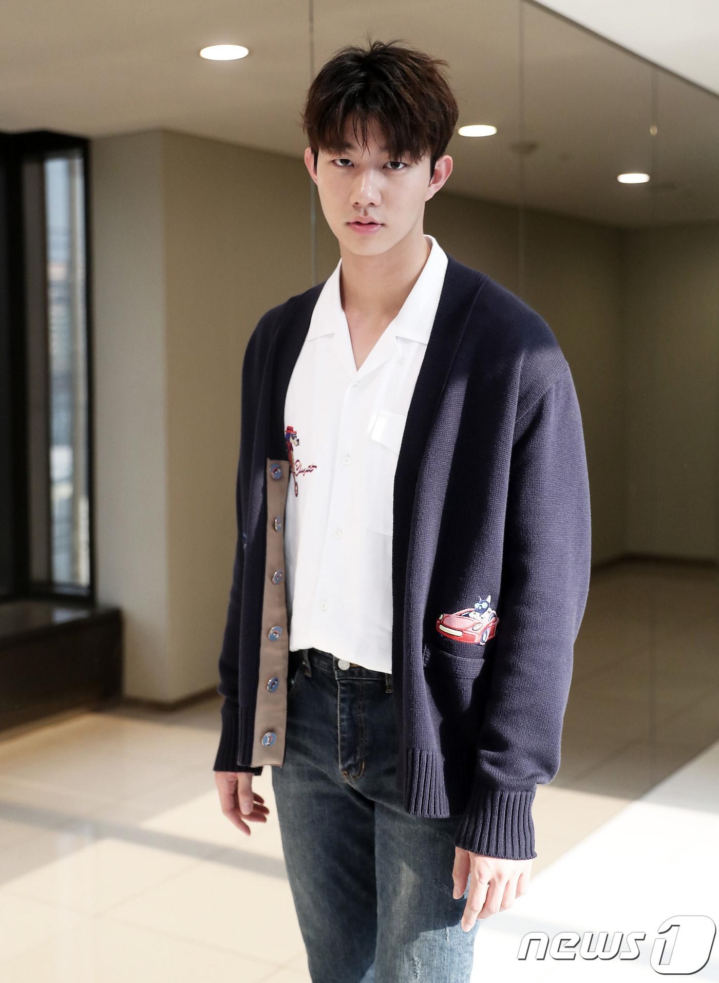 본문 이미지 - 배우 기도훈이 30일 서울 종로구 뉴스1 본사에서 가진 인터뷰에 앞서 포즈를 취하고 있다. 2018.4.30/뉴스1 ⓒ News1 오대일 기자