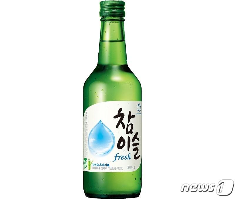 본문 이미지 - 하이트진로의 리뉴얼된 참이슬 후레쉬 제품. ⓒ News1