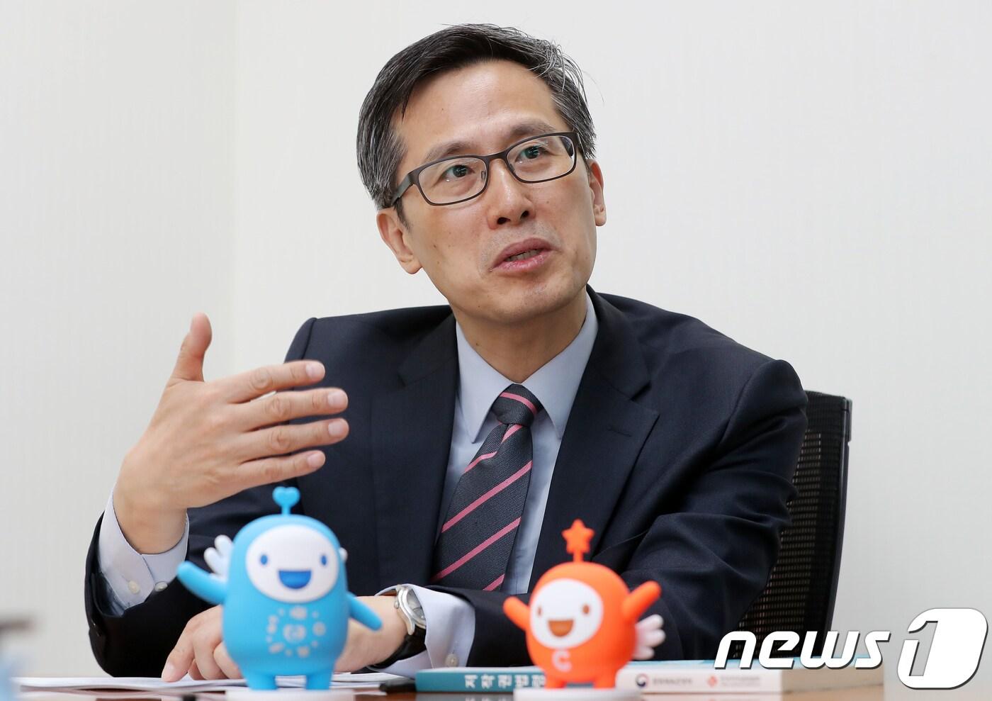 문영호 문화체육관광부 저작권국장이 10일 서울 용산구 저작권위원회에서 뉴스1과 인터뷰하고 있다. 2018.5.10/뉴스1 ⓒ News1 구윤성 기자