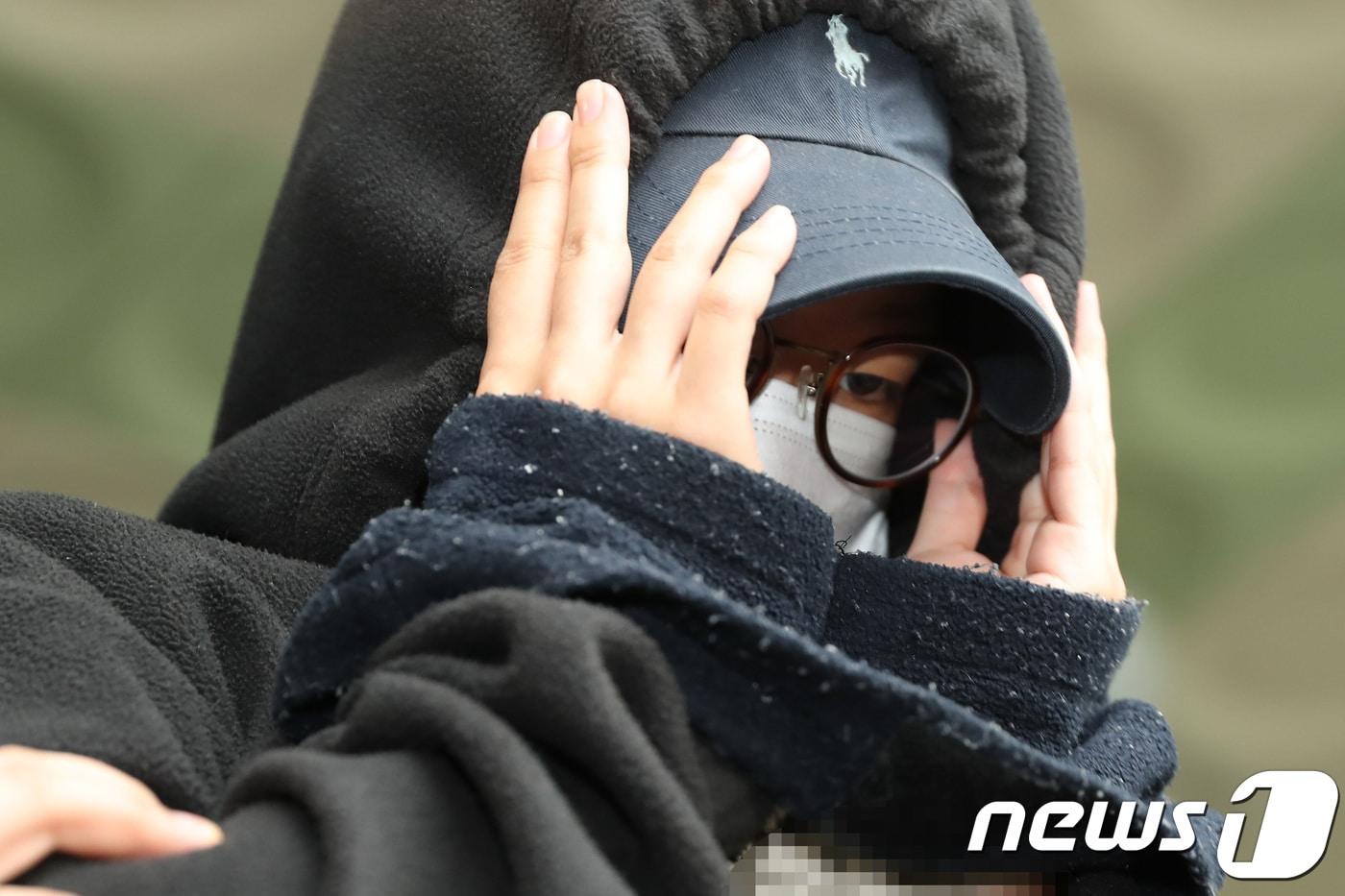 홍익대 남성 누드모델의 나체를 몰래 찍어 워마드에 유포한 뒤 증거를 인멸한 혐의로 재판에 넘겨져 1심에서 징역 10개월과 성폭력 치료강의 40시간 이수를 선고 받은 여성 모델 안모씨(25)/뉴스1 ⓒ News1 임세영 기자