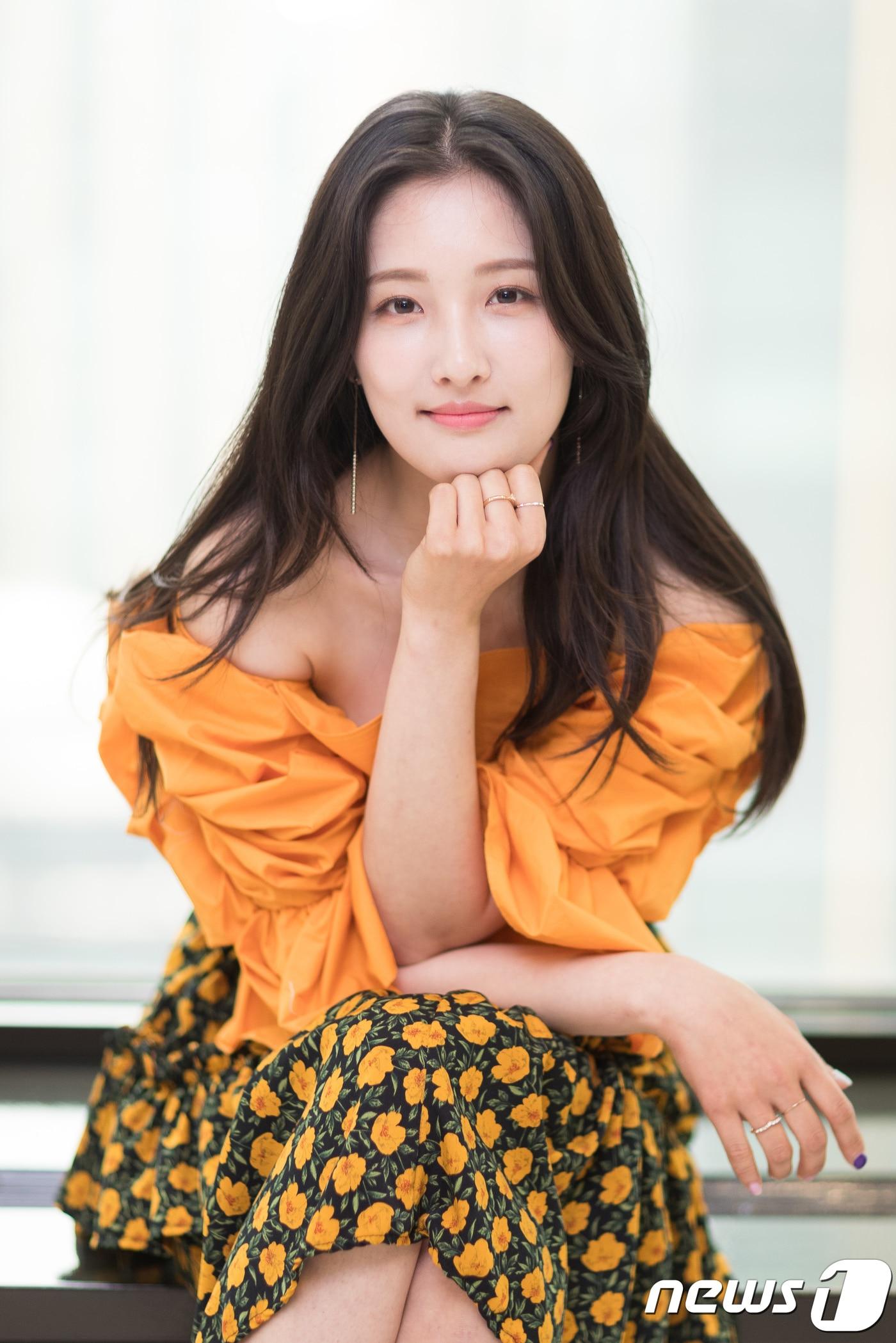 본문 이미지 - 배우 손지현이 14일 서울 종로구 뉴스1에서 인터뷰에 앞서 포즈를 취하고 있다. 2018.5.14/뉴스1 ⓒ News1 유승관 기자