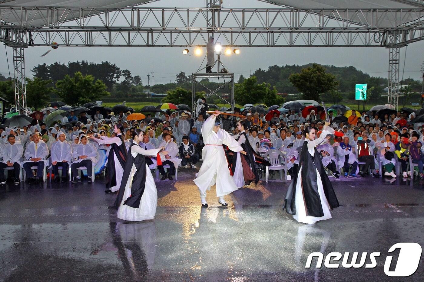 본문 이미지 - 동학농민혁명 제124주년 기념 및 제51회 황토현동학농민혁명기념제(뉴스1/DB). ⓒ News1