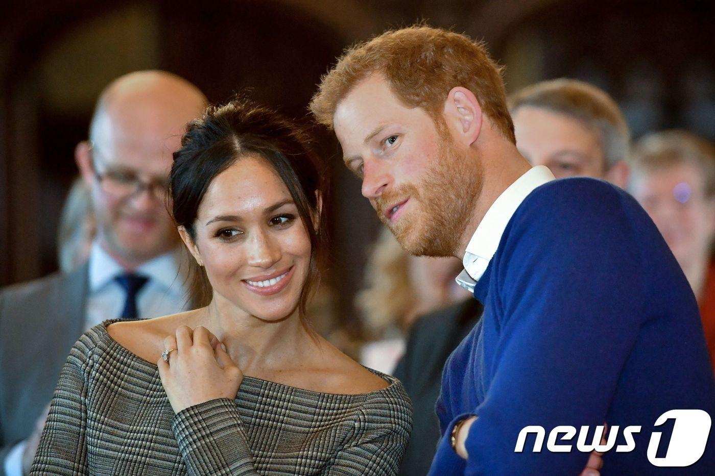 본문 이미지 - 메건 마클(왼쪽)과 해리 왕자(오른쪽). <자료사진> ⓒ AFP=뉴스1