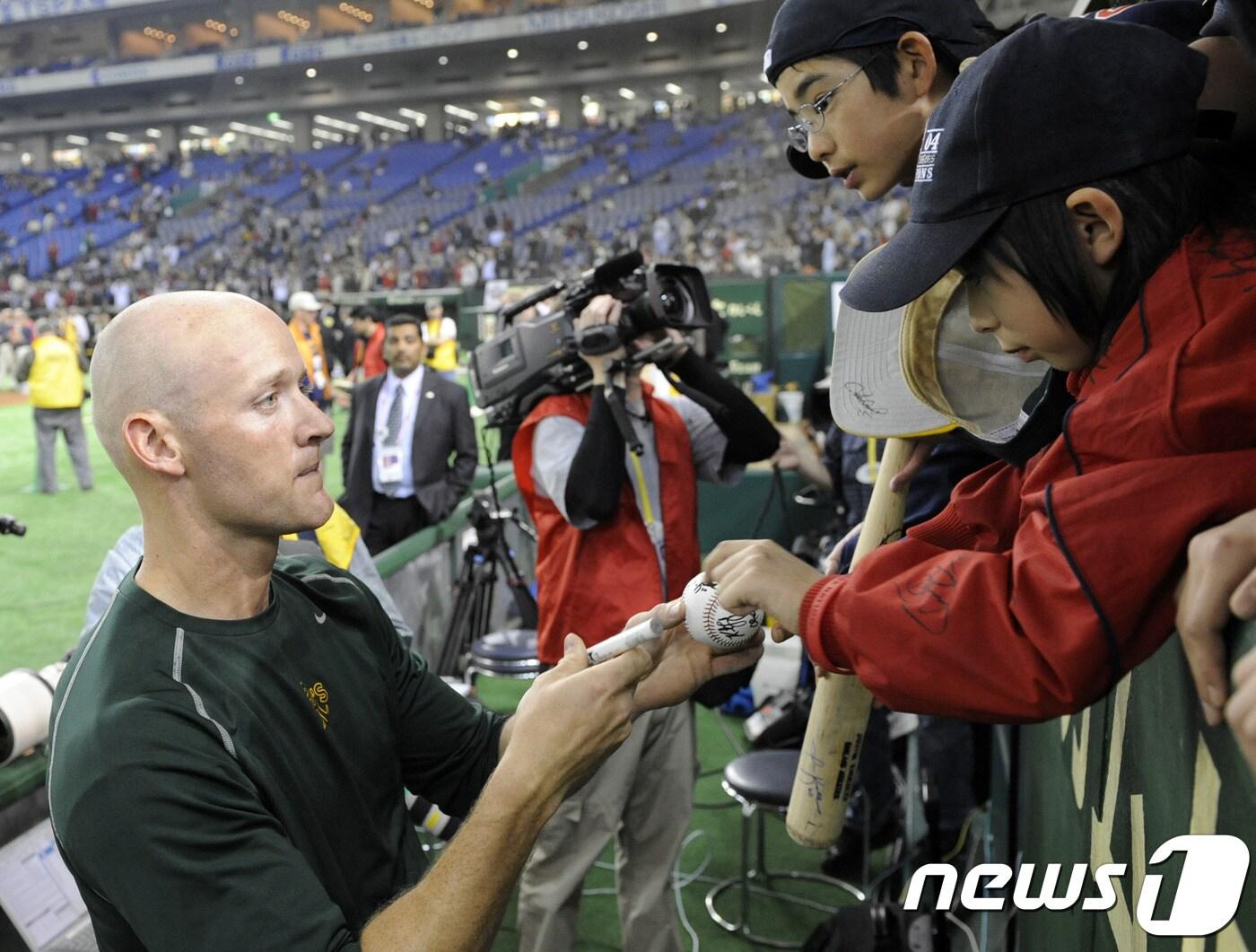 본문 이미지 - 오클랜드 애슬레틱스와 시애틀 마리너스는 지난 2012년에도 일본 도쿄의 도쿄돔에서 개막전을 치렀다. ⓒAFP=News1