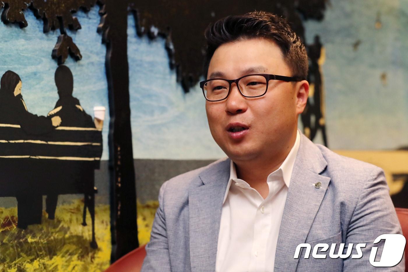 홍석규 스타벅스 카테고리MD 팀장이 2일 오전 서울 중구 스타벅스코리아 본사에서 뉴스1과 인터뷰를 하고 있다. 2018.5.2/뉴스1 ⓒ News1 박지수 기자