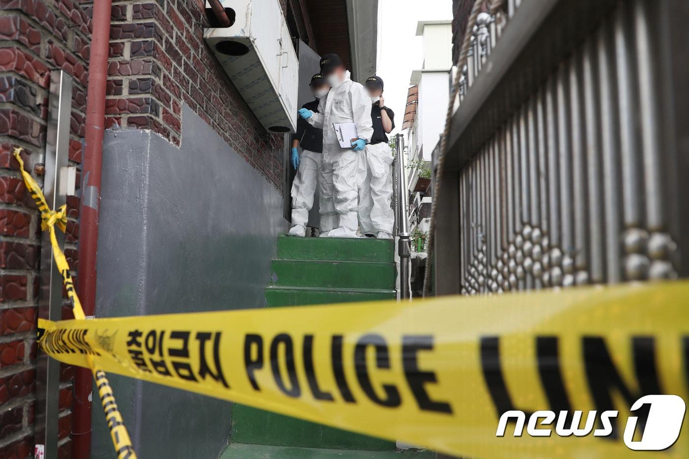 2018년 5월 20일 오후 충북 청주시 흥덕구의 한 주택에서 A씨(76)가 흉기에 찔려 숨진 채 발견돼 경찰이 수사에 나섰다.ⓒ News1