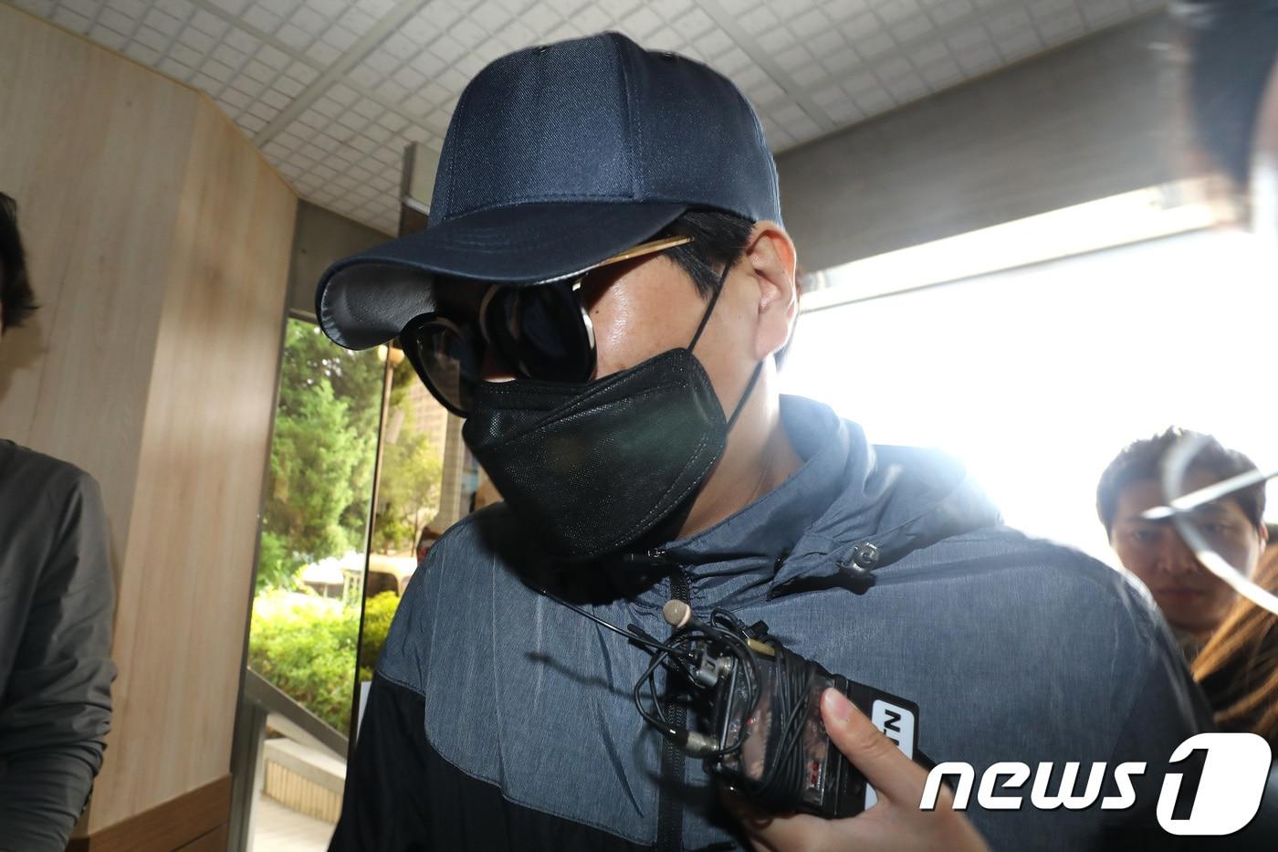 유명 유튜버 양예원씨와 배우 지망생 이소윤씨에게 노출사진을 강요하고 성추행을 한 의혹을 받는 동호인 모집책 최모씨(45). 2018.5.22/뉴스1 ⓒ News1 임세영 기자