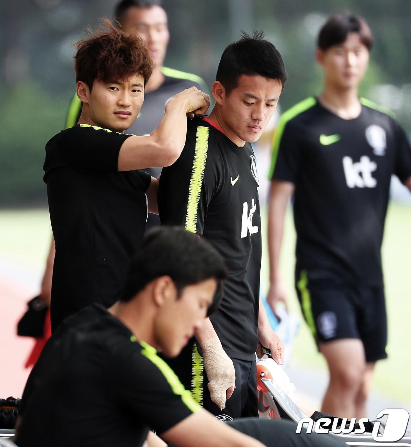본문 이미지 - 축구 대표팀의 홍철(오른쪽). /뉴스1 DB ⓒ News1 오대일 기자
