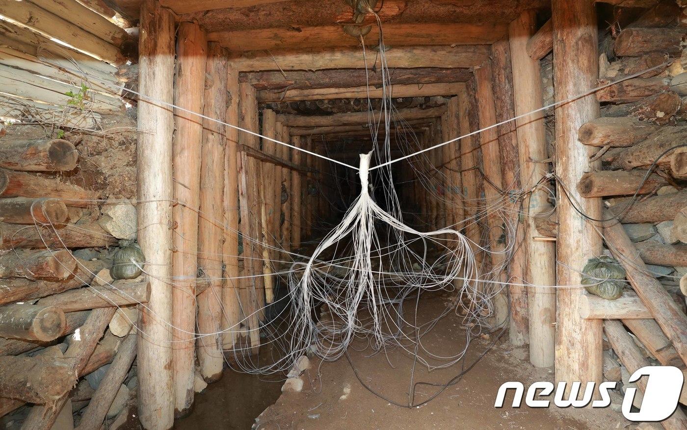 본문 이미지 - 북한이 함경북도 길주군 풍계리 핵실험장 폐쇄를 위한 폭파작업을 진행할 당시 4갱도 폭파 전 내부모습. 2018.5.25/뉴스1 ⓒ News1 사진공동취재단