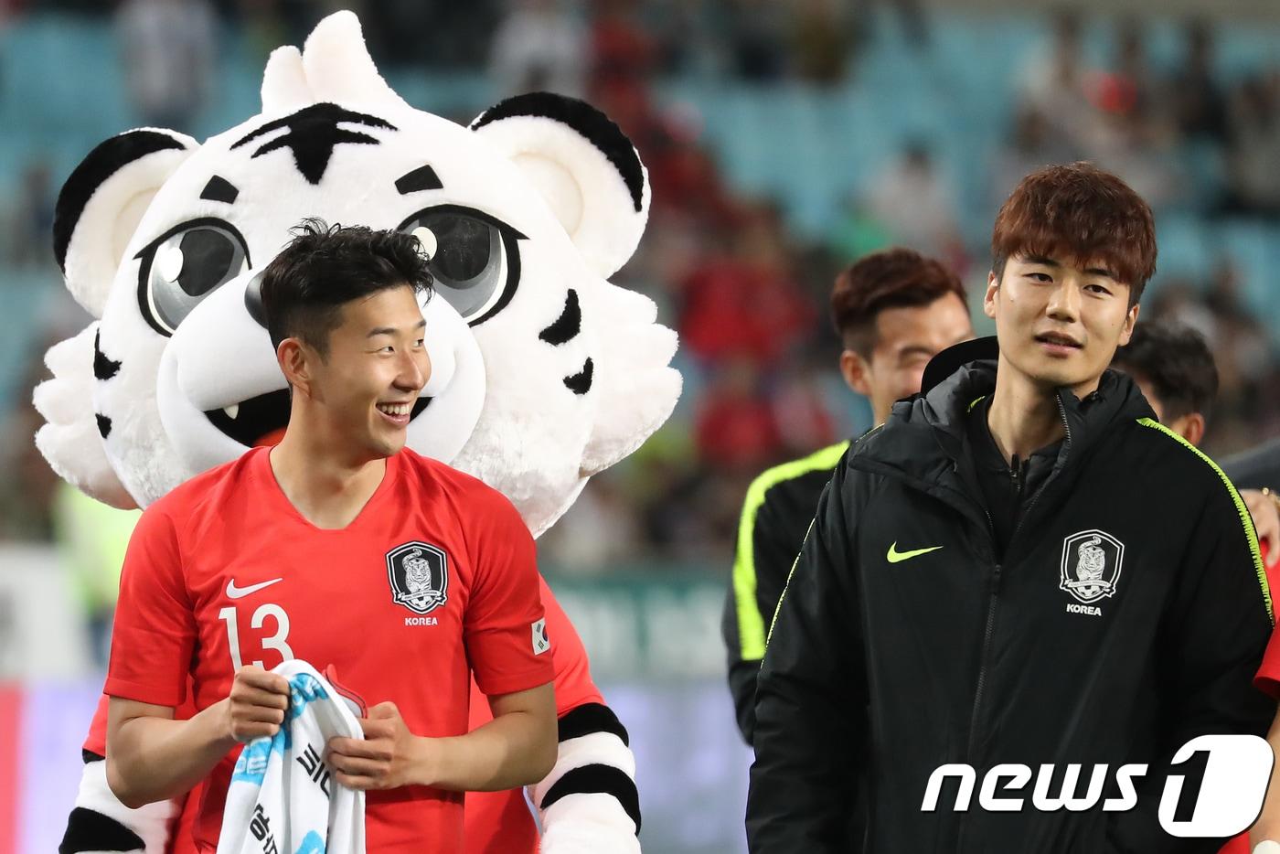 본문 이미지 - 축구대표팀 손흥민과 기성용. 2018.5.28 ⓒ 뉴스1 공정식 기자