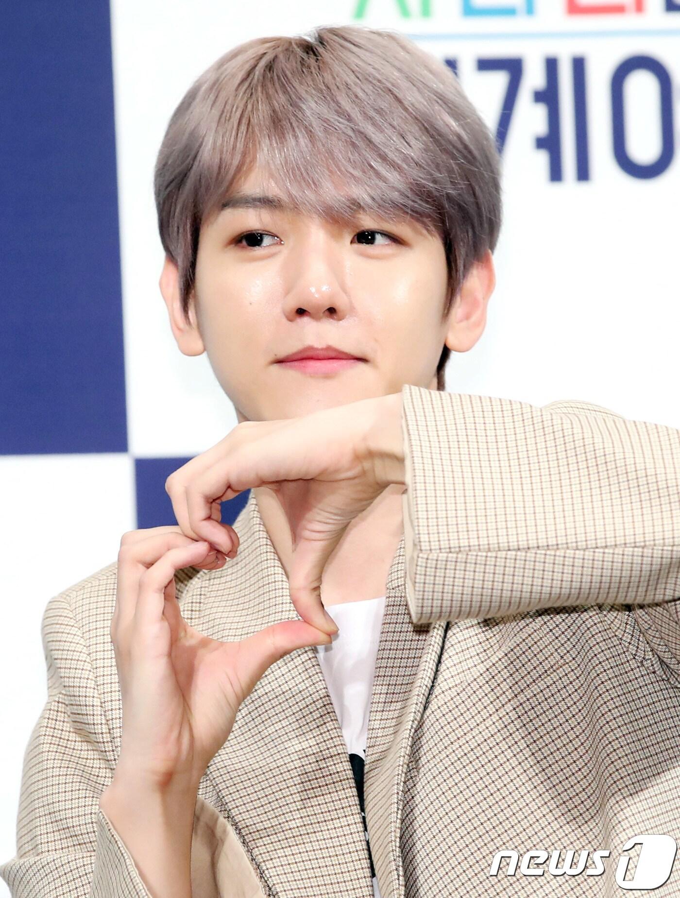 본문 이미지 - 엑소의 백현이 29일 오후 서울 임피리얼팰스에서 열린 첫 리얼버라이어티 ‘엑소(EXO)의 사다리타고 세계여행 첸백시(CBX) 일본편’ 제작발표회에 참석해 포즈를 취하고 있다. 2018.5.29./뉴스 ⓒ News1 권현진 기자