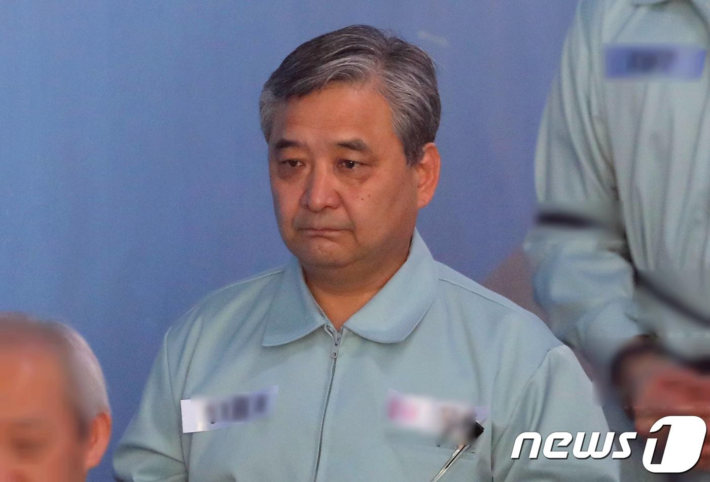 본문 이미지 - 정광용 박사모 회장이 31일 오후 서울 서초구 서울고등법원에서 열린 '탄핵집회 폭력 주도' 관련 항소심 선고공판에 출석하고 있다. 2018.5.31/뉴스1 ⓒ News1 구윤성 기자