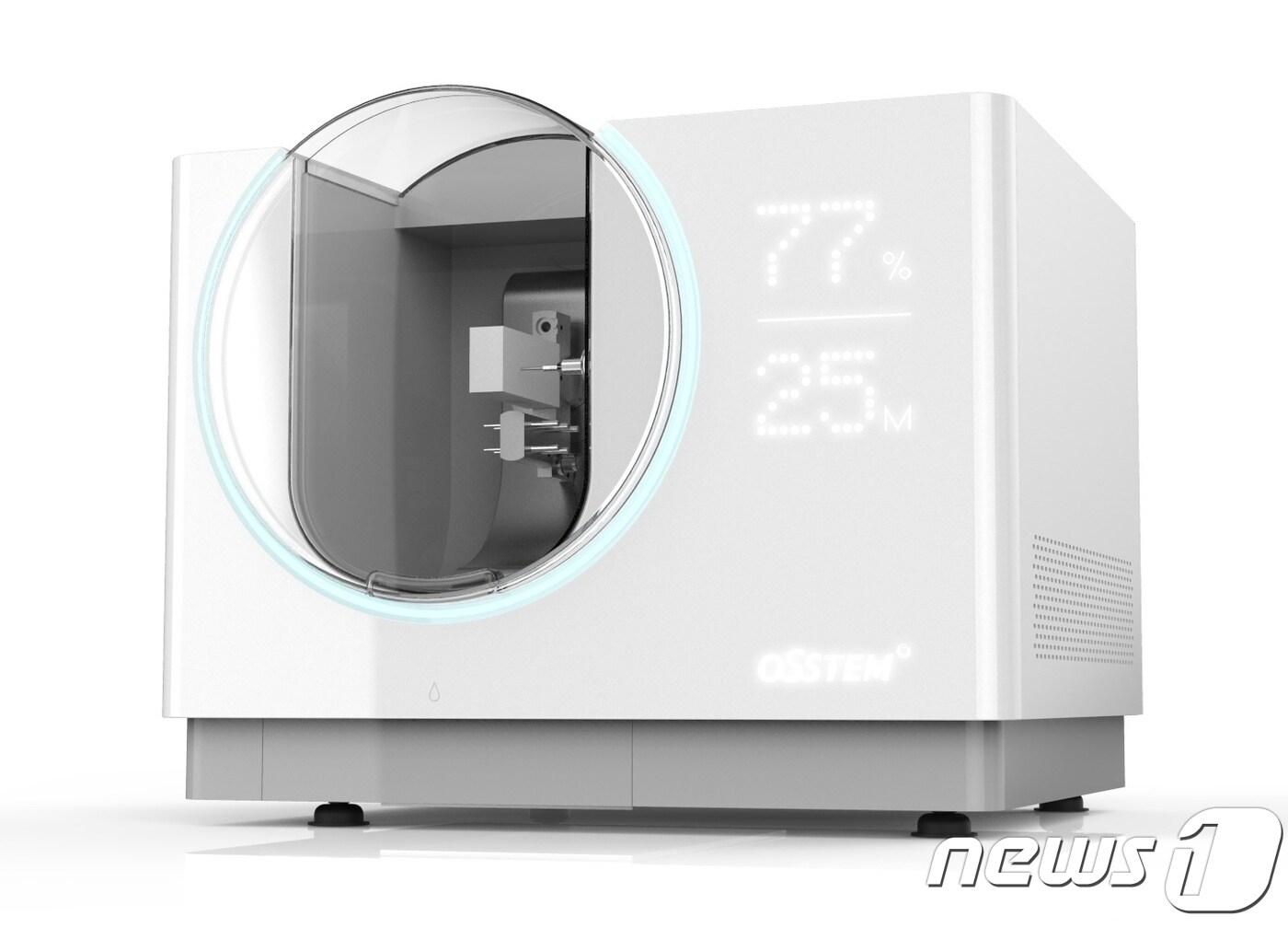 본문 이미지 - 오스템임플란트가 자체 개발한 디지털 덴티스트리 계열 밀링머신 '원밀포엑스(OneMill 4x)'  모습.ⓒ News1