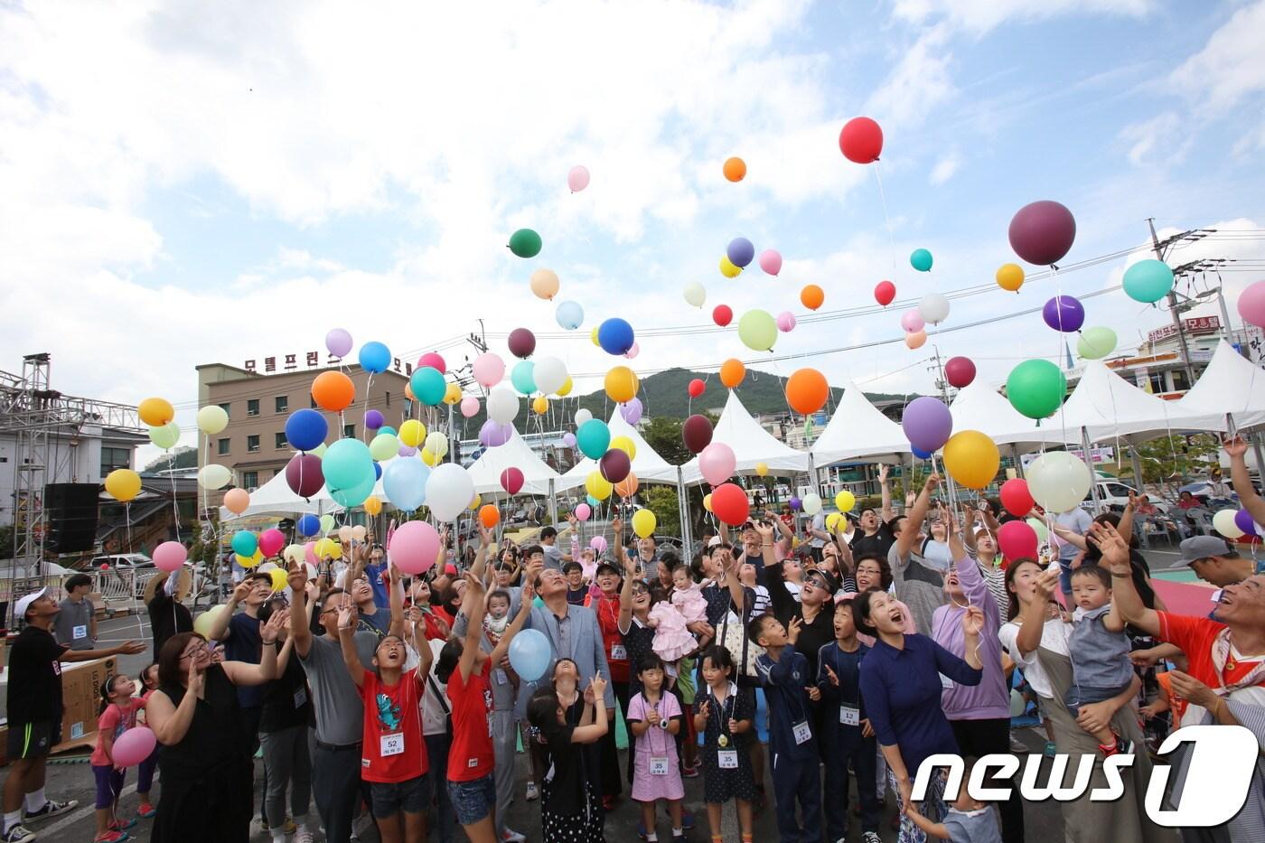 본문 이미지 - 사진은  지난해  개최된  쌍둥이  힐링 페스티벌  행사  장면.ⓒ News1