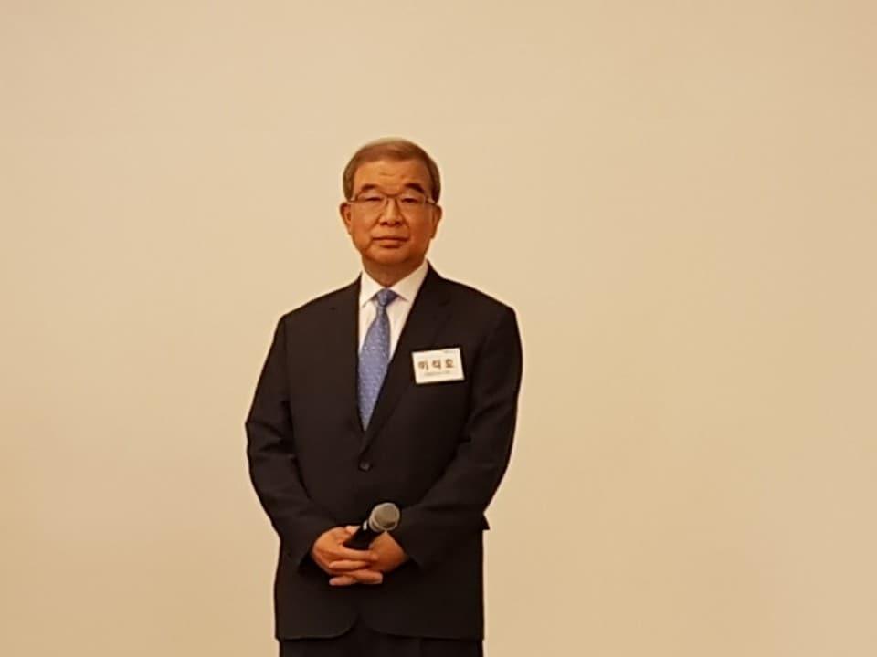 본문 이미지 - 이석호 청호나이스 대표가  9일 중국 웨스틴호텔에서 열린 신제품 기자간담회에서  취재진 질문을 듣고 있다. 2018.0.5.09ⓒ News1이승환 기자