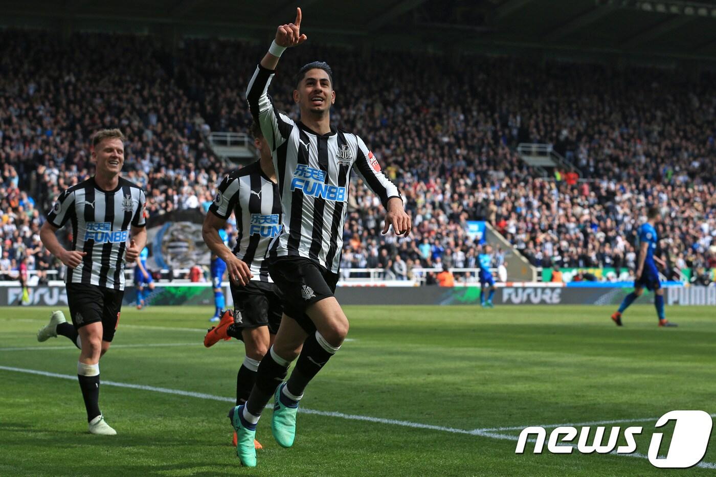 본문 이미지 - 뉴캐슬은 다음 시즌 유럽축구연맹(UEFA) 챔피언스리그 진출권 경쟁을 펼치는 토트넘, 첼시와 막판 2연전을 치른다. ⓒ AFP=News1