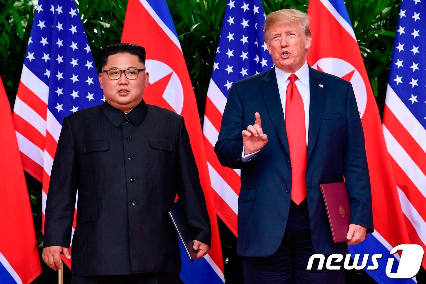 도널드 트럼프 미국 대통령과 김정은 북한 국무위원장이  12일 싱가포르 센토사 섬 카펠라 호텔에서 역사적인 정상회담을 가졌다.  ⓒ AFP=뉴스1 ⓒ News1 