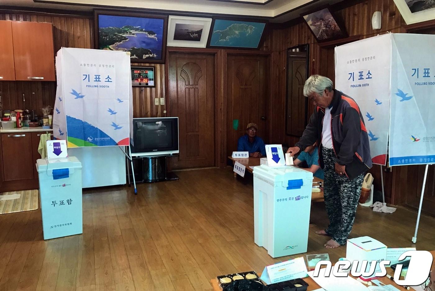 본문 이미지 - 6·13전국동시지방선거 전북 군산시 옥도면 제7투표소가 마련된 ‘전봉기씨댁’.(군산시 제공)2018.06.13./뉴스1 ⓒ News1