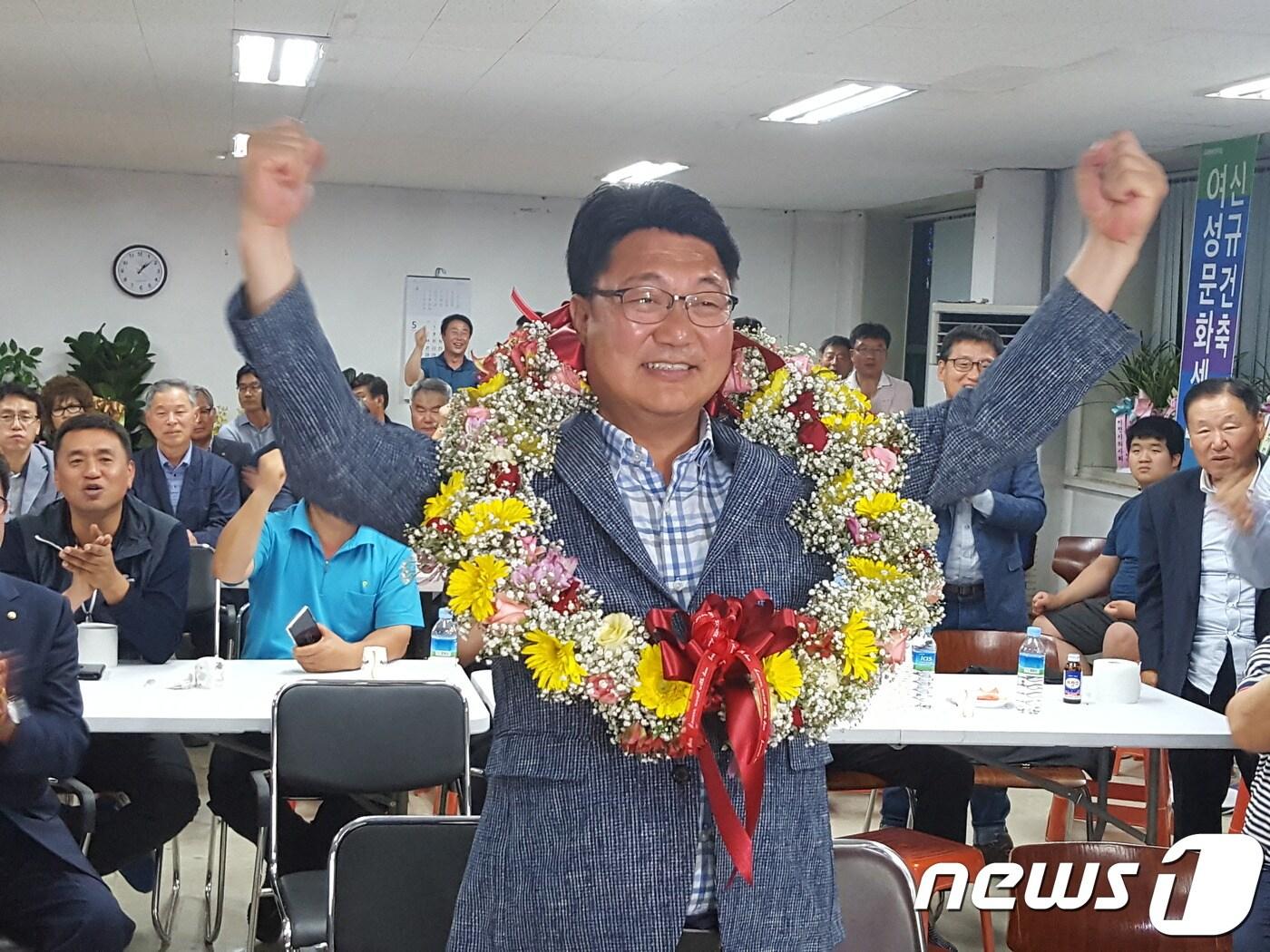 본문 이미지 - 엄태준 당선인이 당선인사를 하고 있다.ⓒ News1