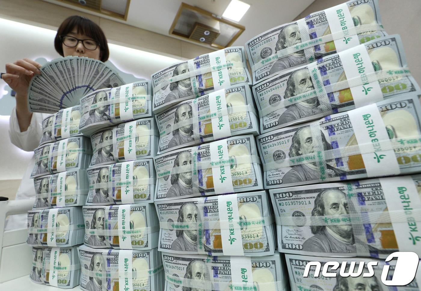 달러/원 환율 7개월 만에 1100원 돌파 - 뉴스1