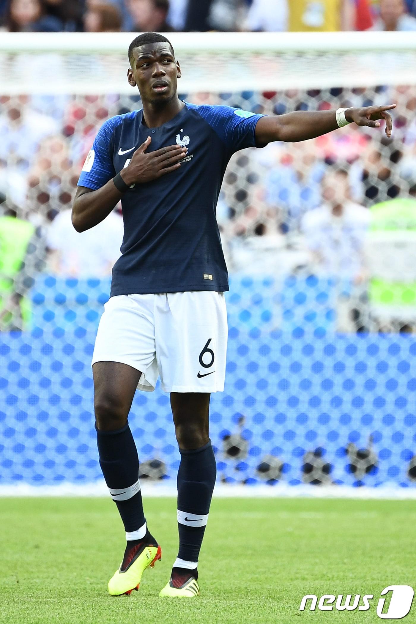 본문 이미지 - 프랑스의 폴 포그바가 16일(한국시간) 러시아 카잔에서 열린 2018 러시아월드컵 C조 조별예선 호주와의 1차전에서 골을 넣었다. ⓒ AFP=News1