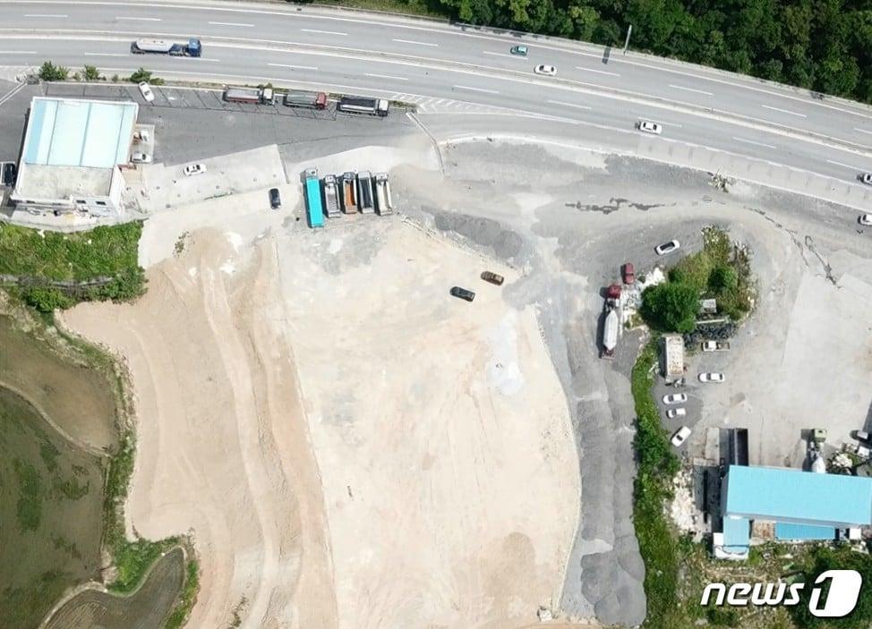 본문 이미지 - 제천시 강제동에  주기장 허가를 받은  부지에  차량  진입로가  확보되지 않은 것으로  드러났다.ⓒ News1