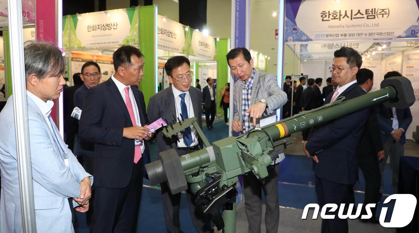 본문 이미지 - 2018 방위산업 부품·장비대전 및 첨단국방산업전. 2018.6.19/뉴스1 ⓒ News1 주기철 기자