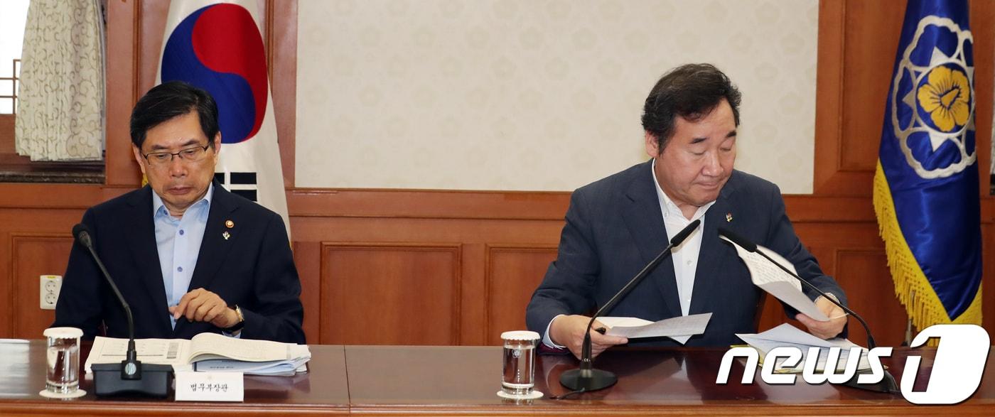 이낙연 국무총리와 박상기 법무부 장관. 2018.6.22/뉴스1 ⓒ News1 황기선 기자