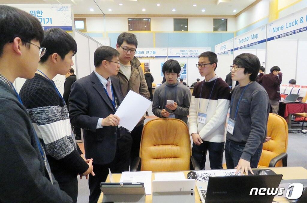 본문 이미지 - 2017년 전국 고교 동아리 소프트웨어 경진대회 모습 ⓒ News1