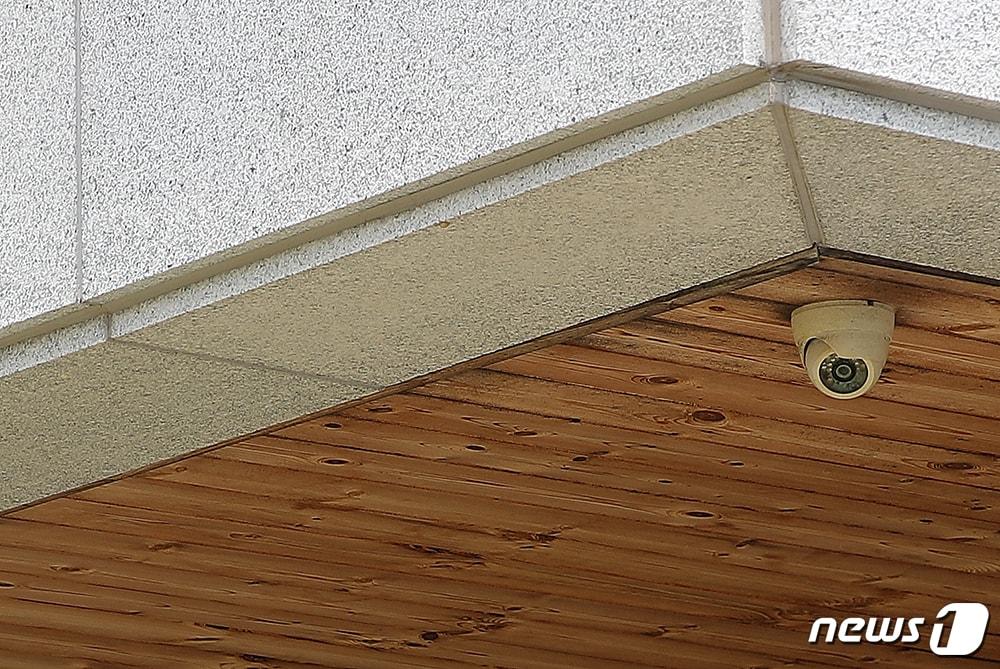 본문 이미지 - 주택에 설치된 CCTV(자료사진·기사와 관계 없음) ⓒ 뉴스1