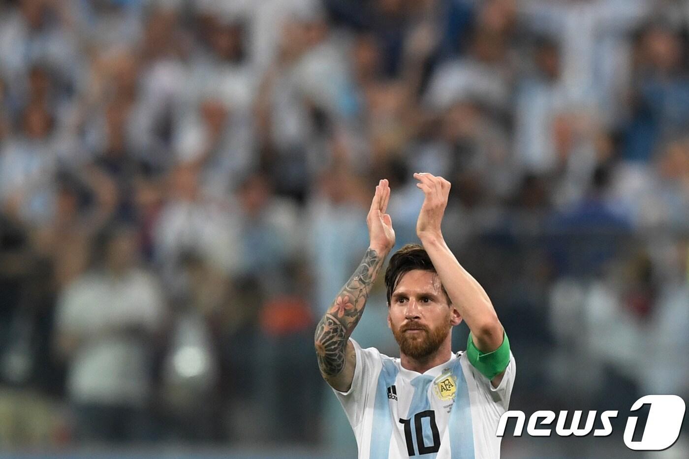 리오넬 메시가 27일(이하 한국시간) 러시아 상트페테르부르크의 상트페테르부르크 스타디움에서 열린 대회 D조 조별 리그 나이지리아전에서 승리한 후 기뻐하고 있다.ⓒ AFP=뉴스1