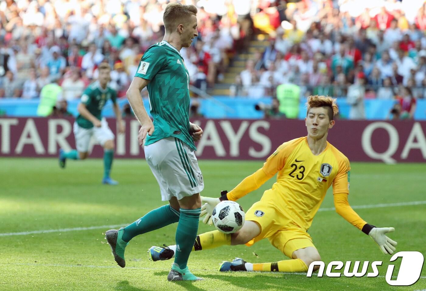 축구대표팀 조현우가 27일 오후(현지시간) 러시아 카잔 아레나에서 열린 2018 러시아월드컵 F조 최종전 대한민국과 독일의 경기에서 상대 선수의 슛팅을 막고 있다. 2018.6.27/뉴스1 ⓒ News1 오대일 기자