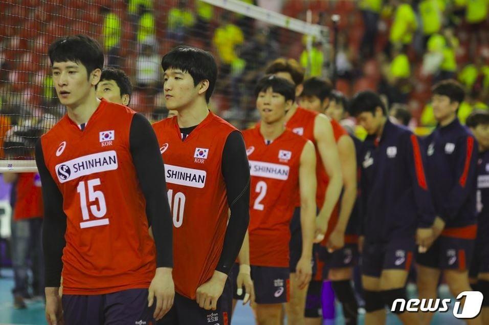 본문 이미지 - 남자 배구대표팀이 3일(한국시간) VNL 5차전에서 미국에 0-3 패배를 당했다.(FIVB 제공) ⓒ News1
