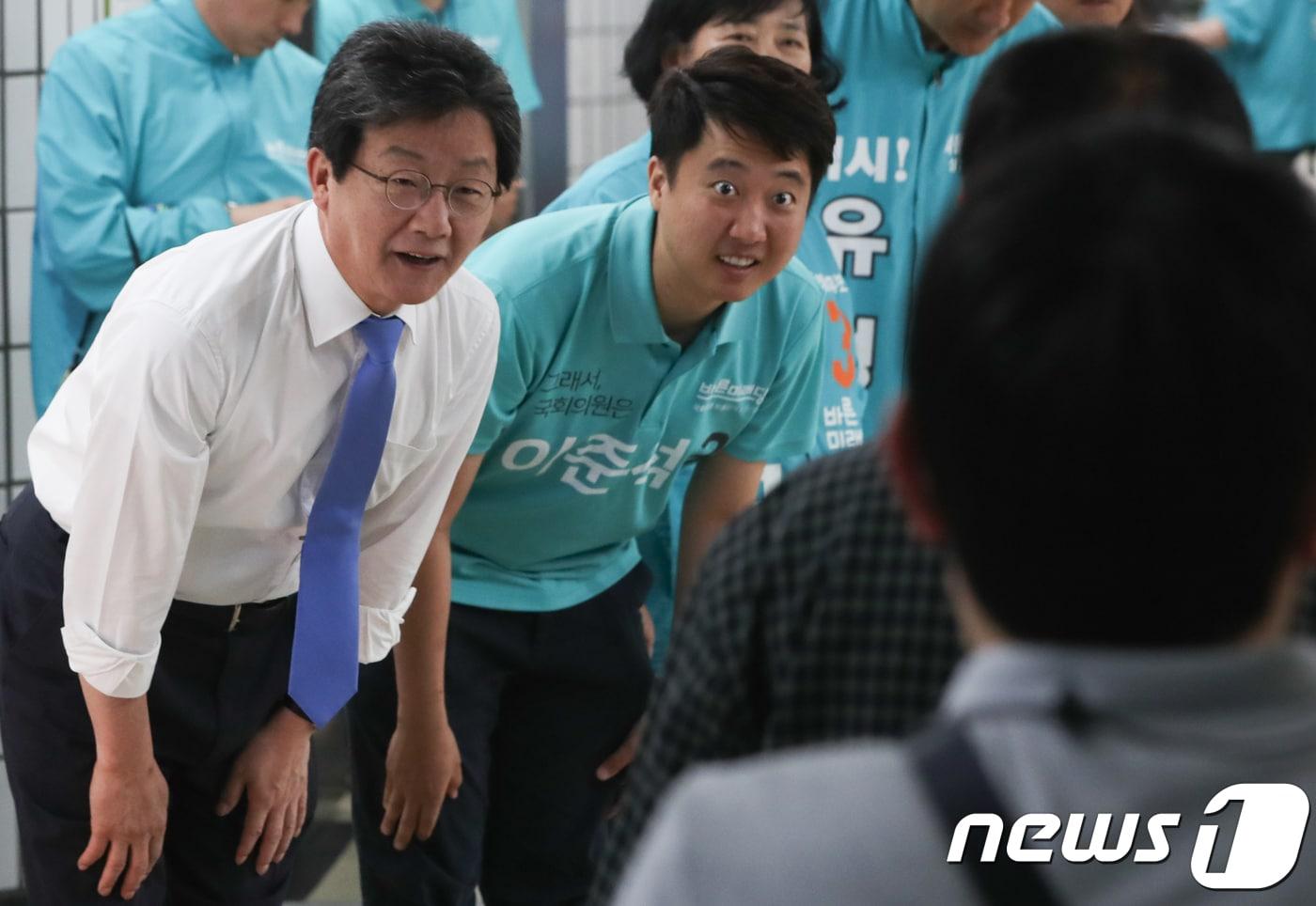 본문 이미지 - 2018년 6월 4일 당시 유승민 바른미래당 공동대표가 이준석 바른미래당 노원구병 국회의원 후보 지원 유세를 하고 있는 모습. 2018.6.4 ⓒ 뉴스1 허경 기자