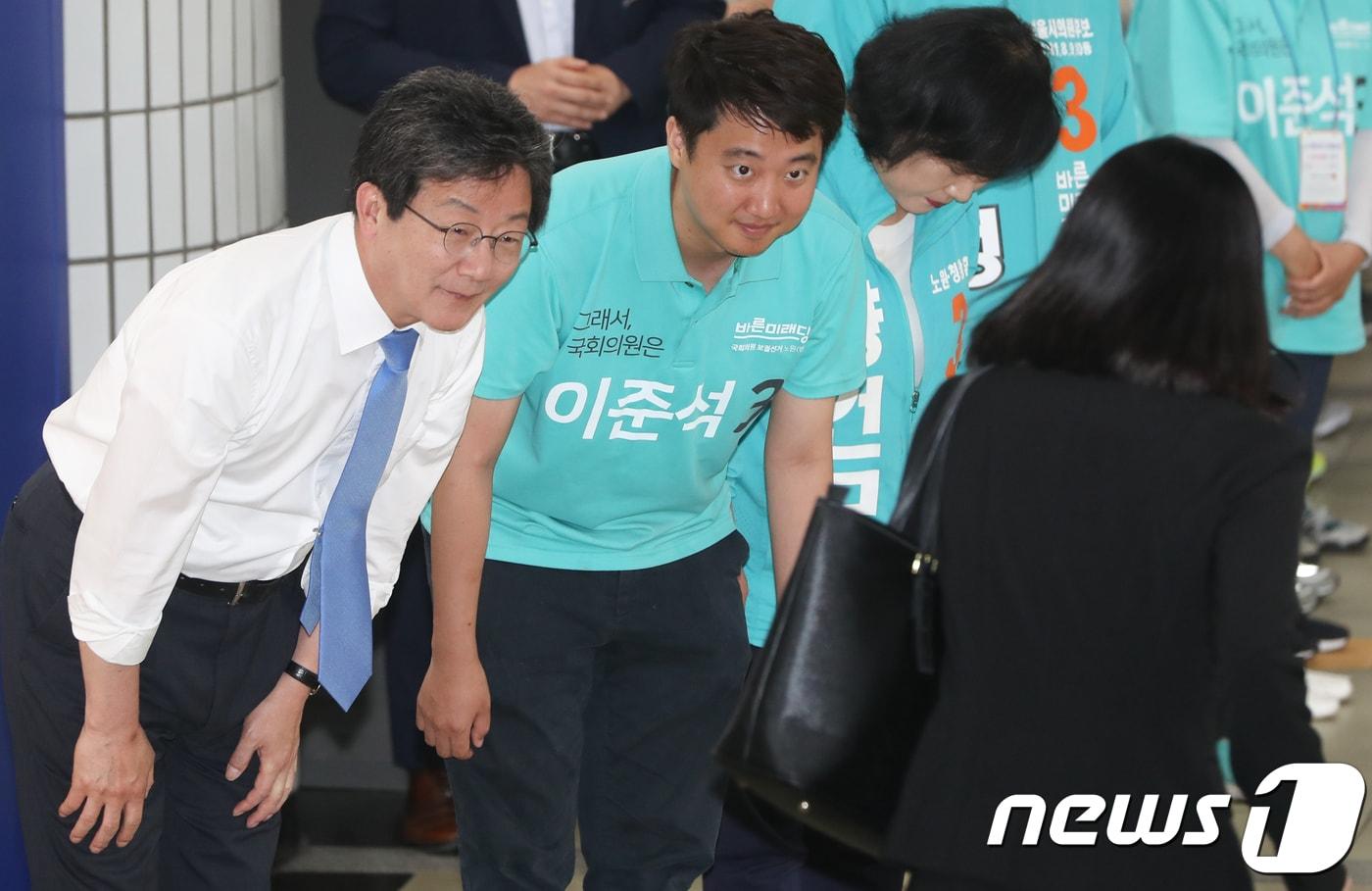 2018년 6월 4일 당시 이준석 바른미래당 노원구병 국회의원 후보와 지원 유세에 나선 유승민 공동대표가 서울 노원구 마들역에서 시민들에게 지지를 호소하고 있다. 2018.6.4/뉴스1 ⓒ News1 허경 기자