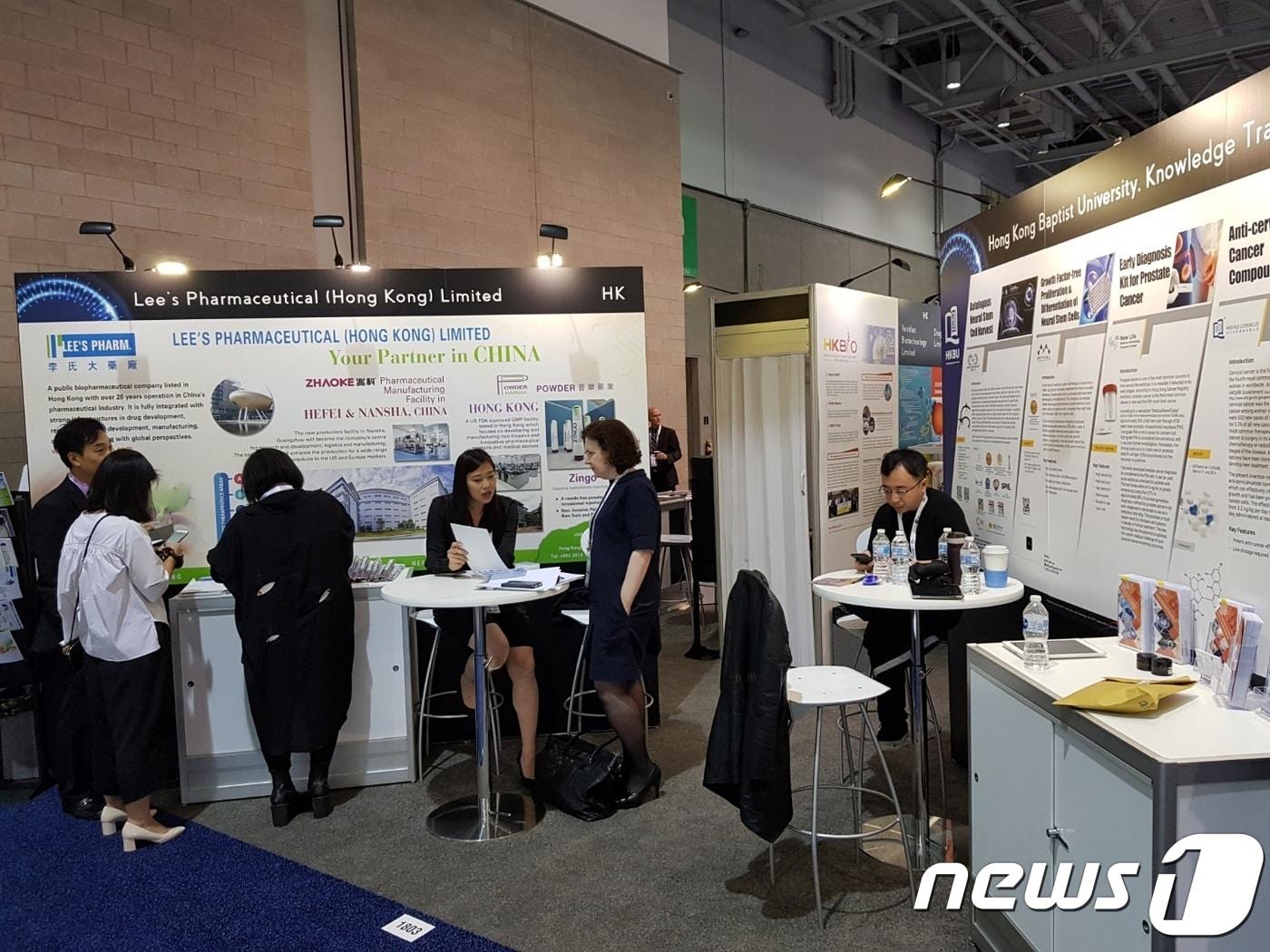본문 이미지 - 미국 보스턴 바이오USA 전시장에 마련된 홍콩 리스팜 부스 ⓒ News1