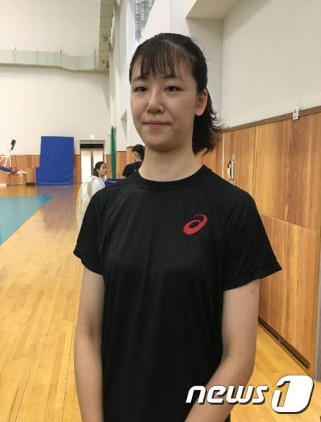 본문 이미지 - 여자배구 1순위 지명을 받은 정호영. ⓒ News1