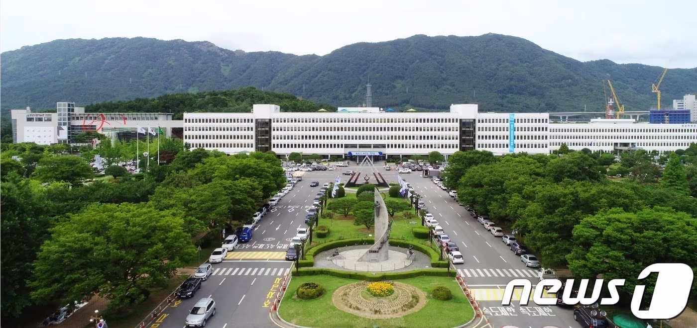 본문 이미지 - 경상남도청 전경(경남도 제공)2018.7.10 ⓒ 뉴스1 강대한 기자