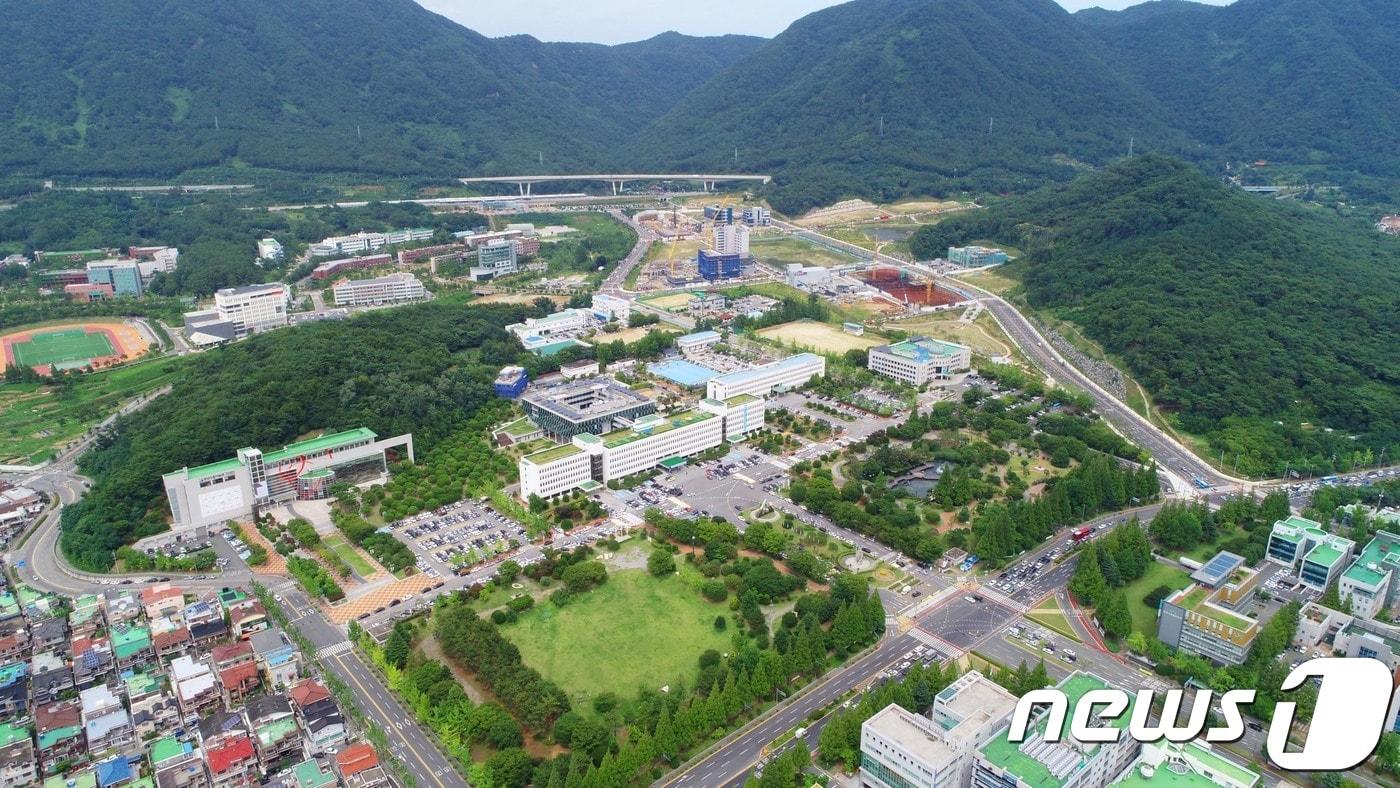본문 이미지 - 경상남도청 전경(경남도 제공)